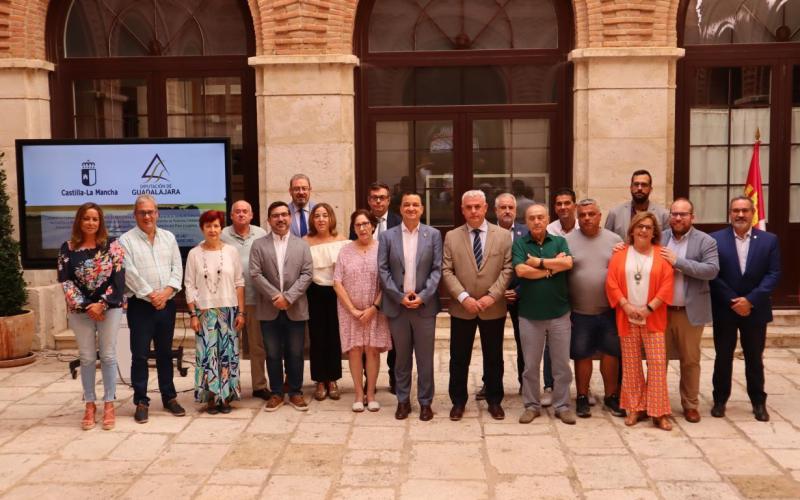 Conoce Castilla-La Mancha-​​​​​​​2 millones de euros para mejorar los caminos rurales de 9 municipios de Guadalajara