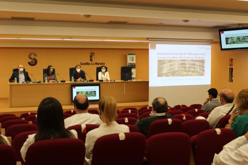 Conoce Castilla-La Mancha-Valdepeñas se incorpora a la formación universitaria de estudiantes de Medicina